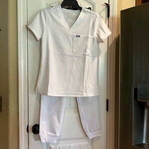 Figs Classic White V-Neck Scrub Set